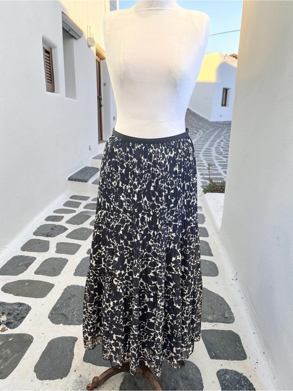 Uniqlo Chiffon Tiered Skirt Printed Navy Pleated Maxi Midi Elastic Waist M